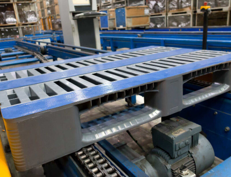 Palgrip pallet on chain conveyors