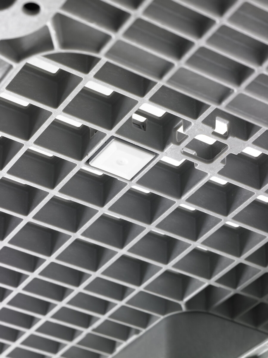 CanPal with Palgrip® anti-slip clips on the underside of the deck