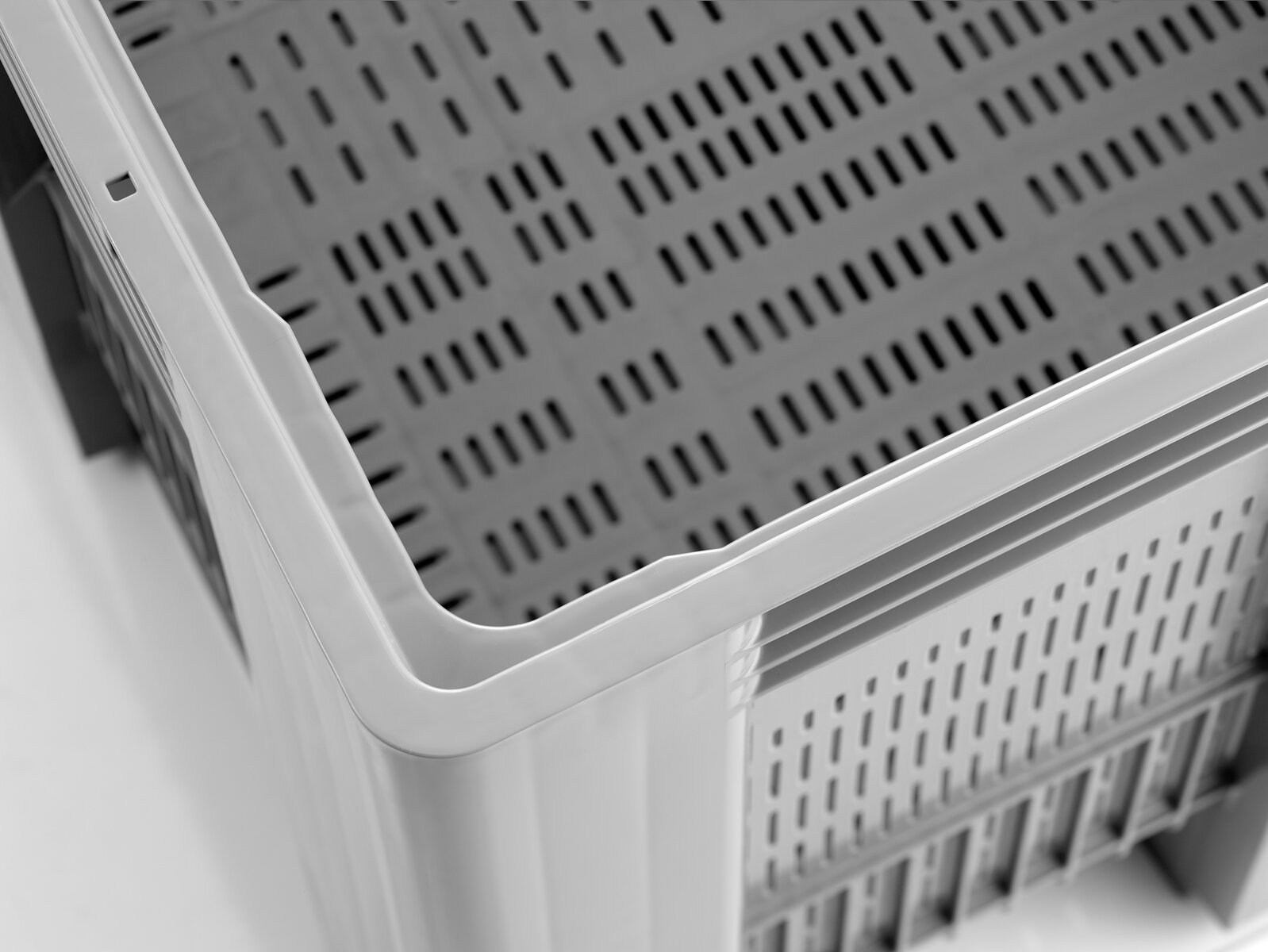 SB3 perforated stacking corner 