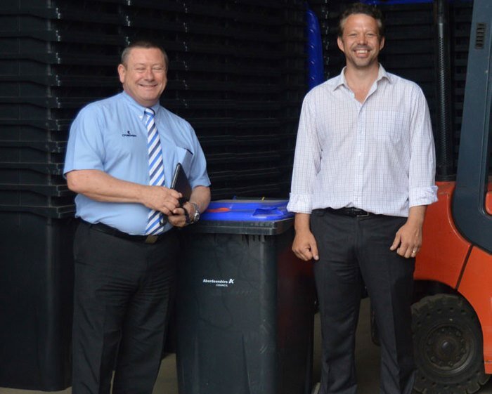 2 Persons with a Craemer wheelie bin