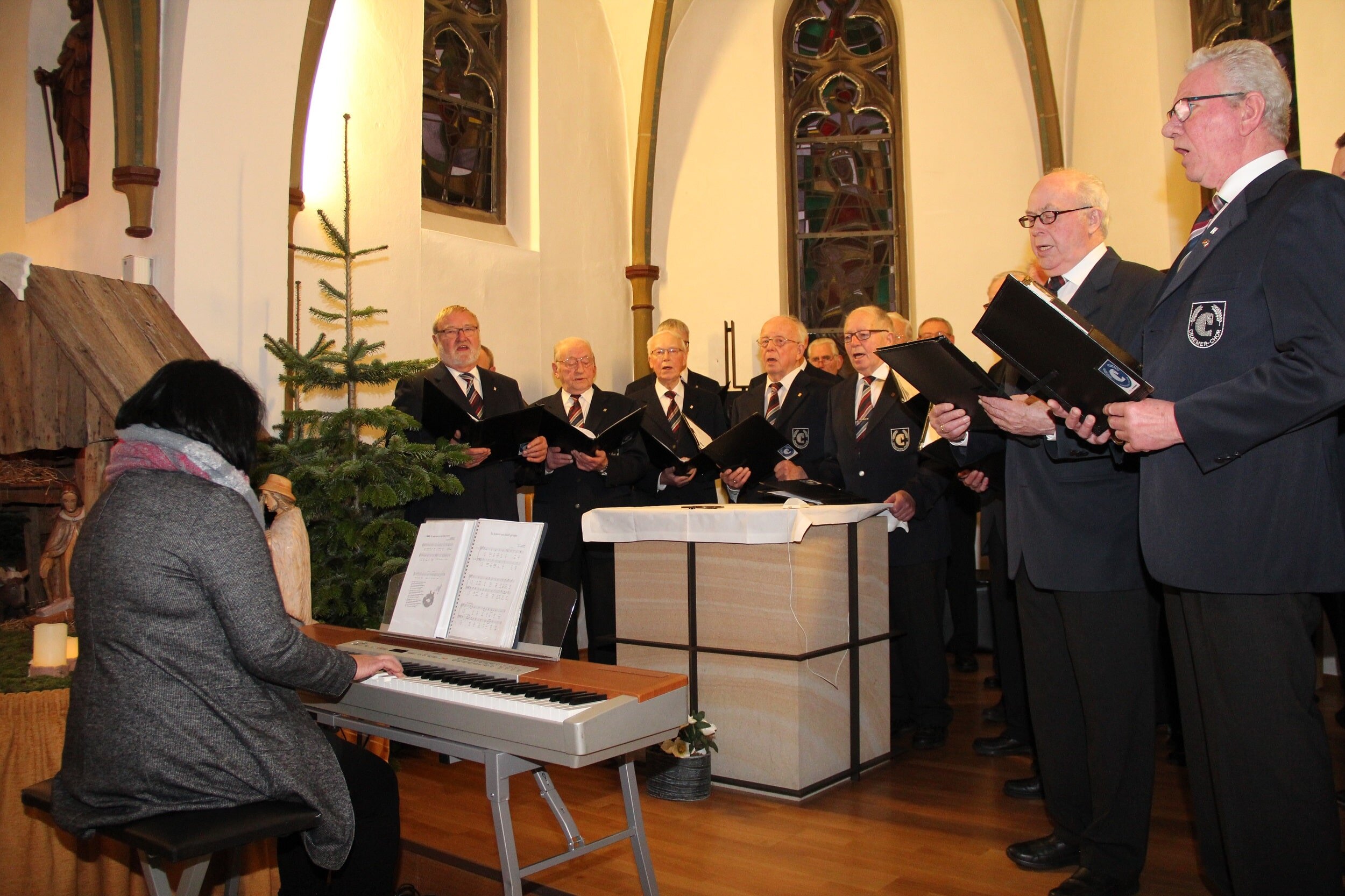 Craemer-Chor mit Chorleiterin Christiane Peters inder Kapelle des Pflegeheims St. Josef