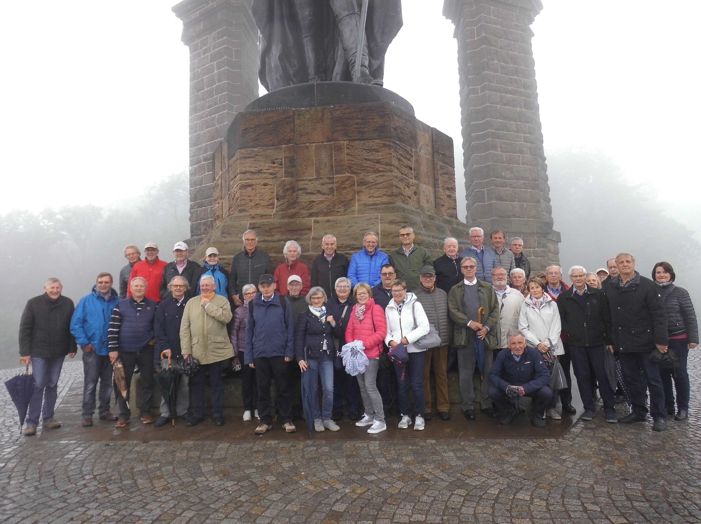 Craemer Rentnerclub vor dem Kaiser Wilhelm Denkmal in Porta Westfalica