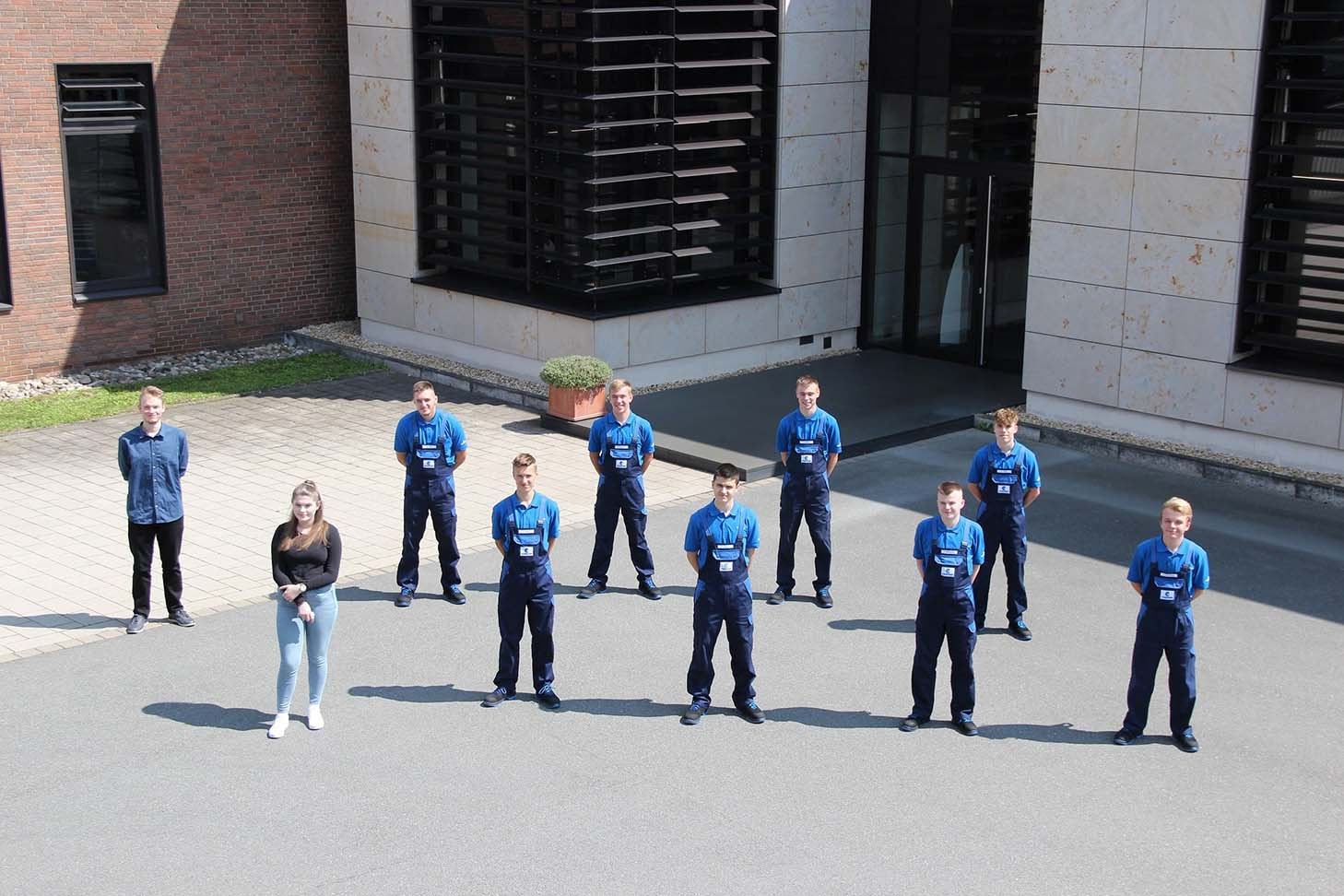 Gruppenbild neue Auszubildende 2021