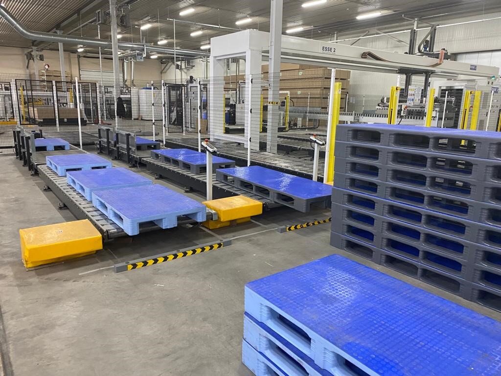  Polish furniture manufacturer uses the advantages of the completely closed, anti-slip and sustainable TC Palgrip plastic pallet