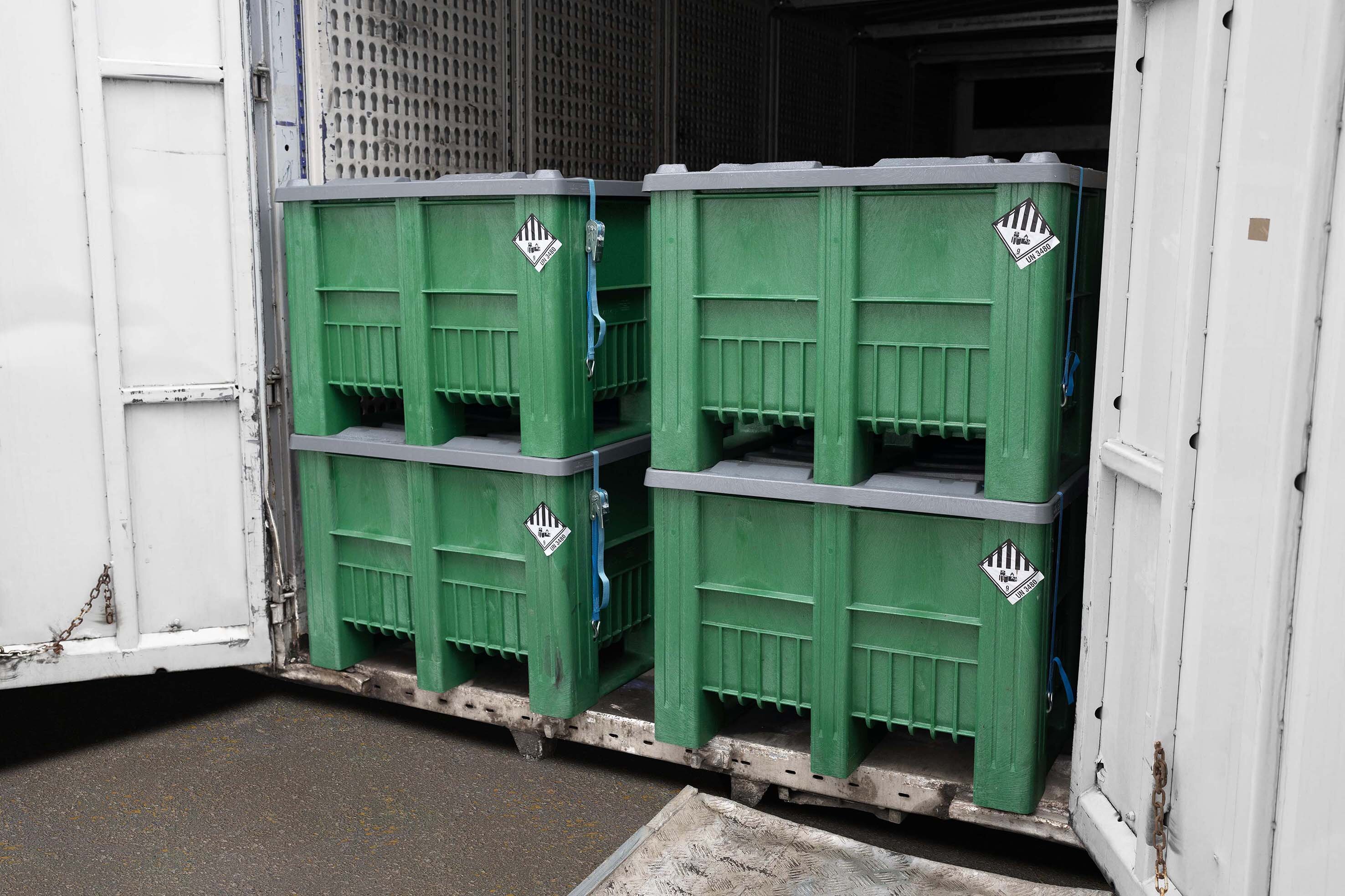 UN-certified CB3 pallet boxes from Craemer stacked in a container