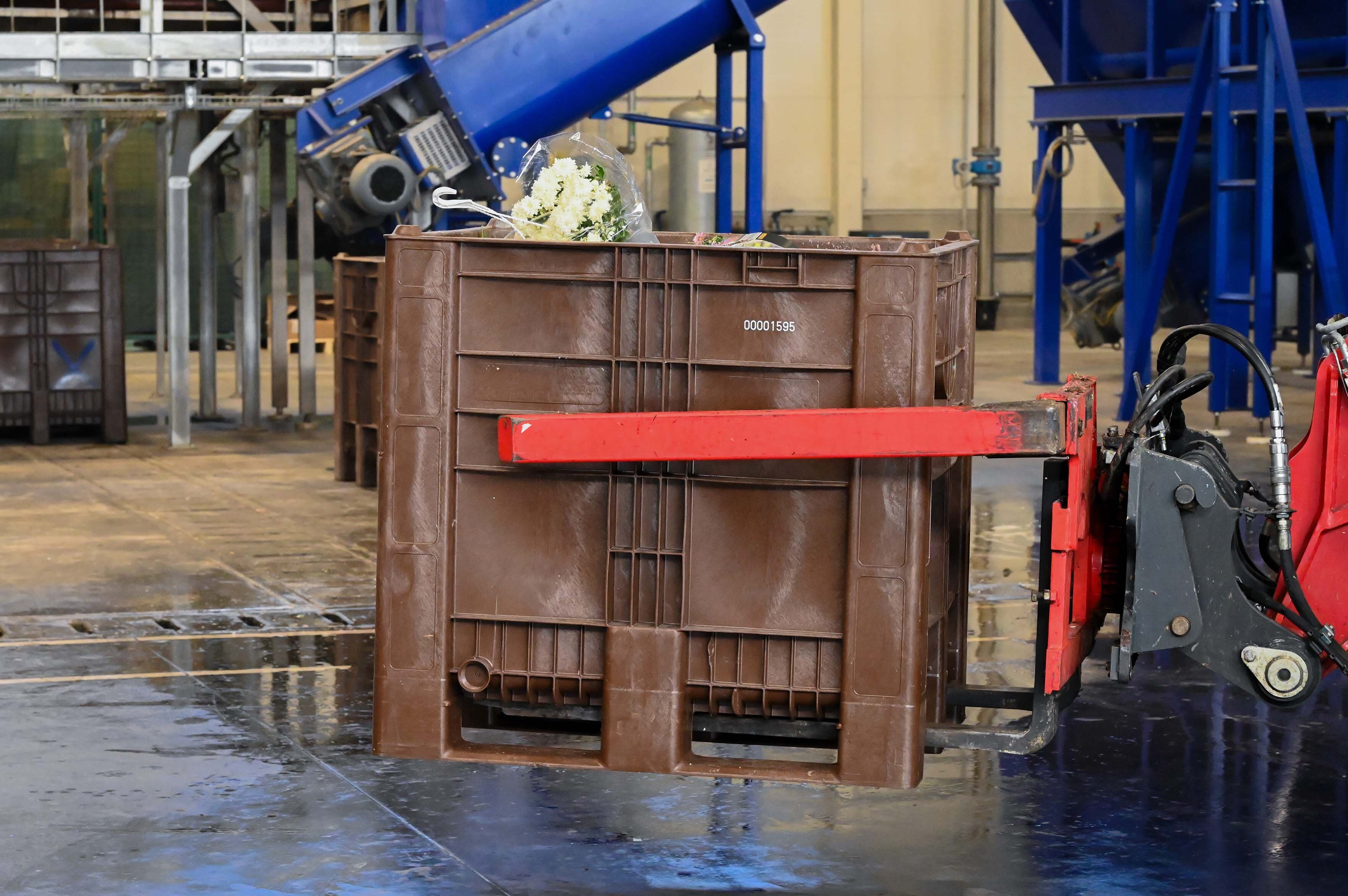 CB3 High on the rotating carriage of a forklift truck