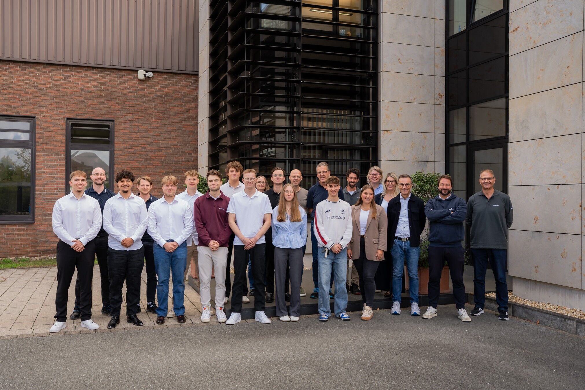 Gruppenbild: Zeugnisübergabe bei Craemer