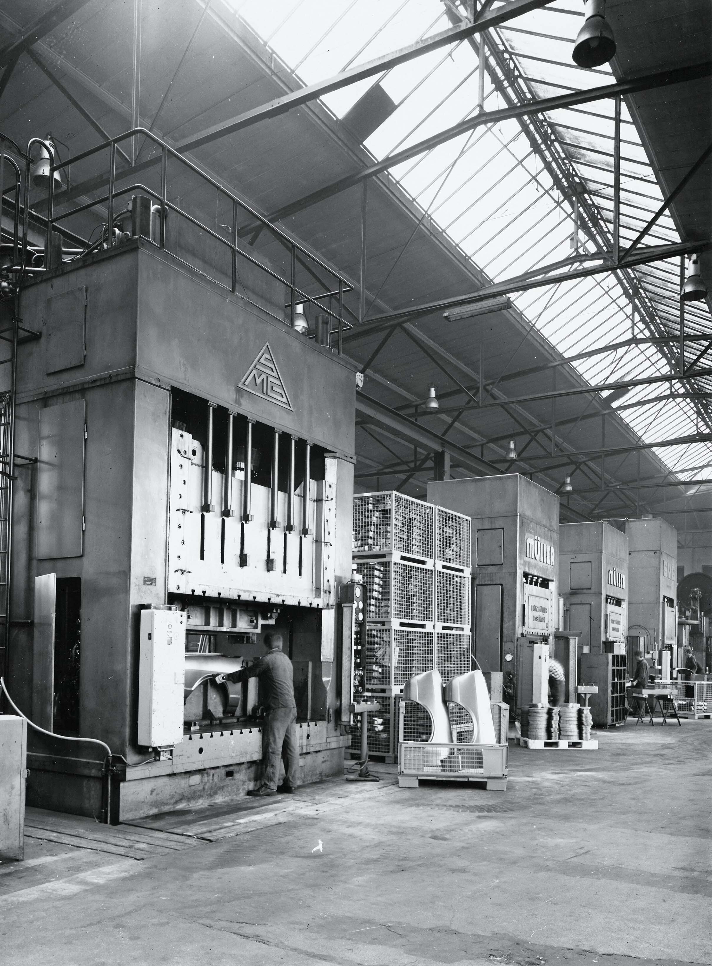 Historical image metal forming at Craemer