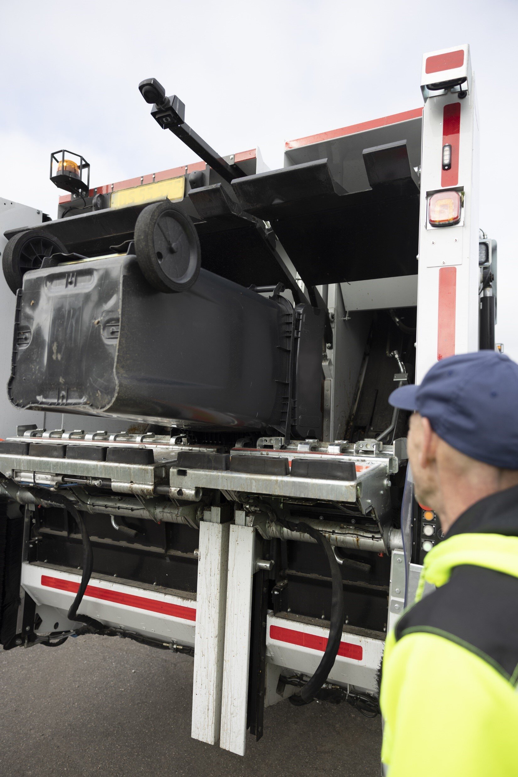 Bin collection and discharge twin-compartment