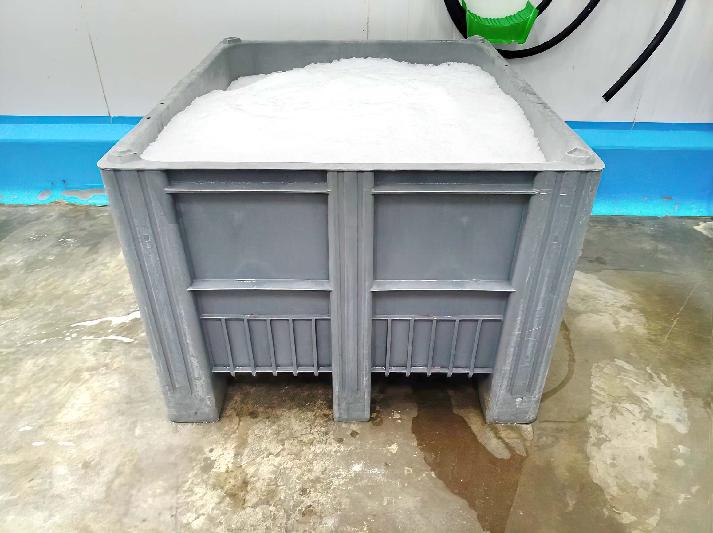 CB3 pallet boxes with crushed ice