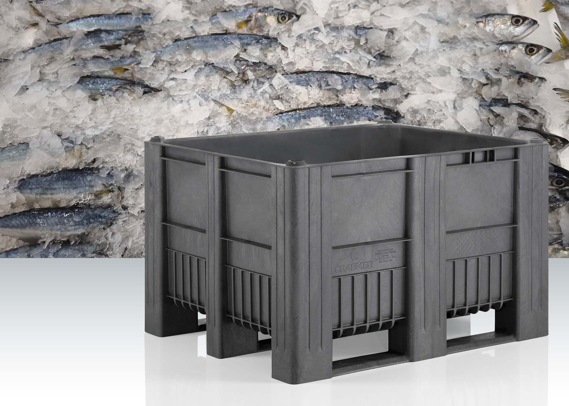 CB3 pallet boxes with a background of chilled fish